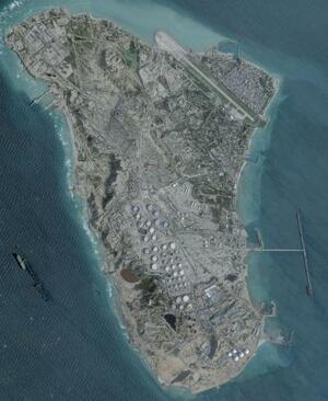 　イラン・カーグ島の石油ターミナルの衛星写真＝２月２５日（Ｐｌａｎｅｔ　Ｌａｂｓ　ＰＢＣ提供、ロイター＝共同）