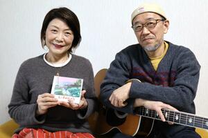 初めてのCDを発売した「ぎんもくせい」の野田友則さん(右)、順子さん夫婦=新潟市西蒲区巻甲