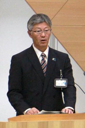 施政方針演説を行う桜井雅浩市長=2月22日、柏崎市議会