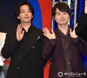 映画『君のクイズ』完成披露舞台あいさつに登壇した（左から）中村倫也、神木隆之介 （C）ORICON NewS inc.