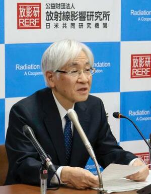 　記者会見する放影研の神谷研二理事長＝２３日午後、広島市南区