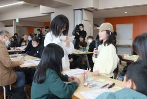 新潟小の4年生が企画した、拉致問題について考える集会=2025年2月24日、新潟市中央区