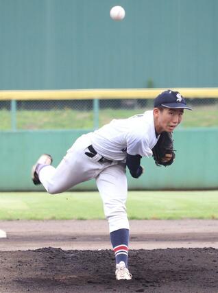 日本文理－三条　先発した三条の兵田雅隆投手＝新発田市五十公野