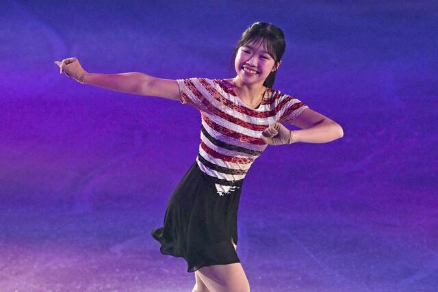 アイスショー「ファンタジー・オン・アイス」で演技する中井亜美＝幕張メッセ