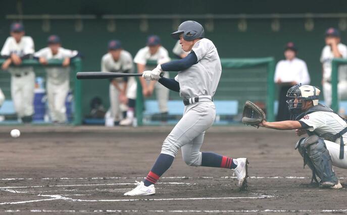 新潟-中越 1回表2死一、二塁 5番窪田が適時打を放ち先制する=新発田市五十公野