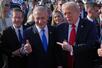 トランプ米大統領(手前右)と、イスラエルのネタニヤフ首相(同左)=2025年10月、テルアビブ近郊(AP=共同)