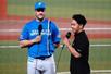 日本ハム時代、通訳としてヒーローインタビューに携わる杉浦さん=2023年、ZOZOマリンスタジアム(杉浦さん提供)