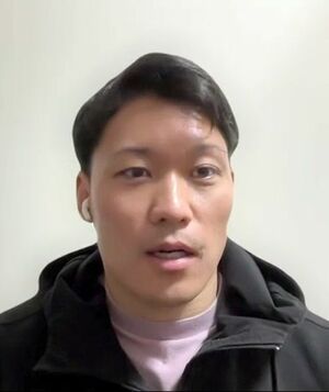 オンラインの記者会見で抱負を語る須貝龍