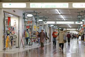 新潟市中央区の地下商店街「西堀ローサ」=2023年11月