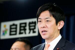 　記者会見する自民党の小林政調会長＝２６日午前、東京・永田町の党本部