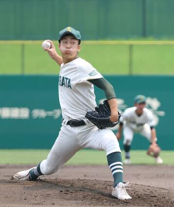 新発田農－長岡　完投勝利した新発田農の遠山剣臣＝長岡市悠久山球場　