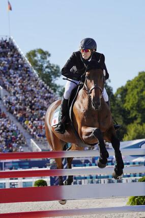 男子決勝　馬術に出場した佐藤大宗。銀メダルを獲得した＝パリ郊外（共同）