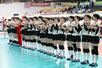 ストレートで勝利してぶ長岡商の選手ら