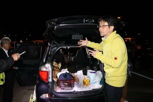 車中泊の助言を受けて実際に体験した「車中泊避難訓練」=魚沼市干溝