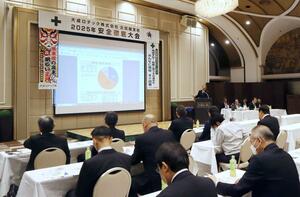 参加者らが無事故無災害を目指して決意を新たにした安全徹底大会=新潟市中央区