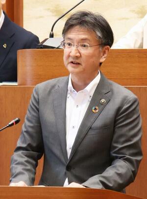 市議会6月定例会で立候補を表明した稲田亮市長=6月18日、見附市