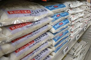 新潟市のスーパーのコメ売り場