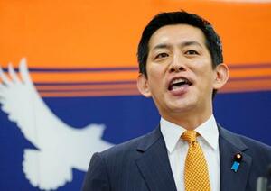 記者会見で、自民党総裁選への立候補を正式表明する小林元経済安保相=16日午後、国会