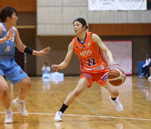 チーム最多の２６得点を挙げた森田真衣＝８日、白根カルチャーセンター