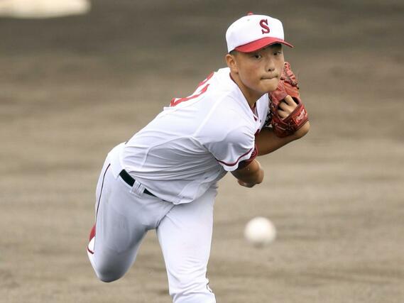 村上桜ケ丘－新潟西　無安打無得点試合を達成した、村上桜ケ丘の渡辺勇陽＝新発田市五十公野