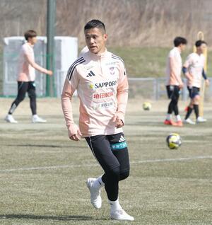 全体練習に合流したFW小野裕二=聖籠町