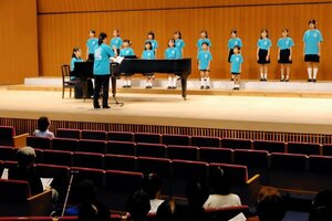 練習の成果を披露した合唱のつどい＝新発田市中央町４