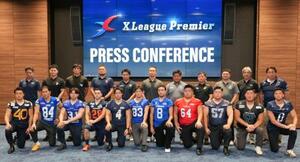 　Ｘリーグプレミアに出場するチームの選手ら＝２０日、東京都内