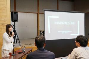 行政や観光関係者らが岩室温泉の魅力と価値を再認識した講演会=新潟市西蒲区岩室温泉