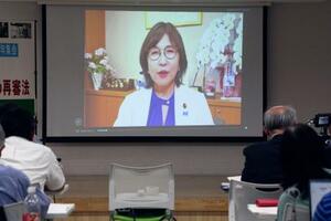 　再審制度の見直しを目指す市民団体の集会に寄せられた自民党の稲田元防衛相のビデオメッセージ＝２０日午後、東京都文京区