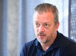 　インタビューに答えるＩＰＣのアンドルー・パーソンズ会長（共同）