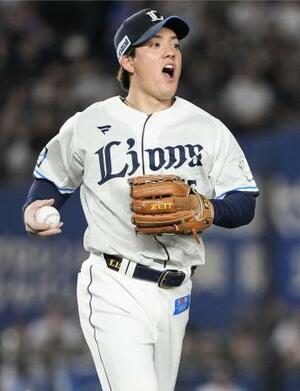 6回、ピンチを切り抜け雄たけびを上げる西武・与座=ZOZOマリン