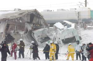 ＪＲ羽越線の特急「いなほ」が脱線した事故の現場＝２００５年１２月２６日、山形県庄内町