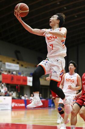 埼玉-新潟 第2Q、五十嵐がシュートを決め、36-25=所沢市民体育館