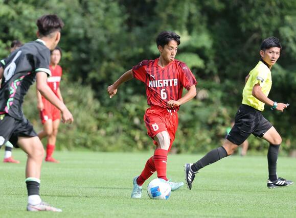 新潟選抜のＭＦ田中珀馬（帝京長岡高）＝９月１１日　新発田市のサンスポーツランドしばた