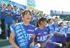 力強い声援を送った新潟産大付属高校のスタンド=甲子園
