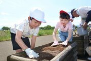7・13水害の教訓後世に…長岡市中之島で児童らがヒマワリの種まき　経験者から被害聞く