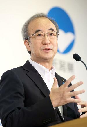 定例会見で記者の質問に答える花角英世知事=県庁