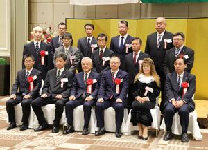 磨き続けた腕前をたたえた技能功労者表彰式=新潟市中央区西堀通7