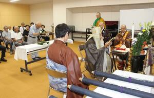 戦後80年の節目に開かれた両津戦没者合同慰霊祭=31日、佐渡市両津湊