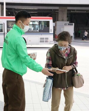 JR新潟駅周辺で特殊詐欺被害への注意を呼びかけた啓発活動=新潟市中央区