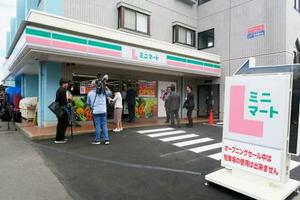 ローソンの小型スーパー「Lミニマート」=28日午前、東京都小平市