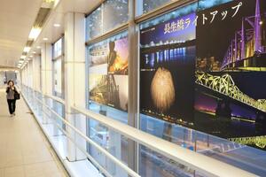 長生橋の歴史や魅力を伝えるパネル=長岡市大手通1