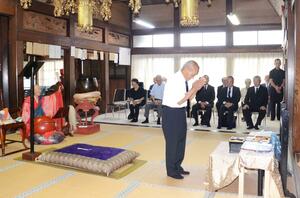 開拓のため満州に渡って現地で亡くなった人々を悼み、不戦の誓いを新たにした慰霊祭=津南町外丸