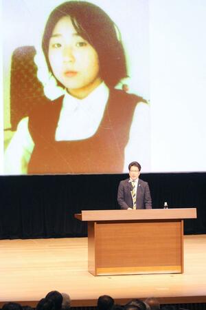シンポジウムで拉致問題の解決を訴える横田拓也さん=12月14日、東京都千代田区