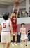 バスケットボール女子決勝・開志国際-新潟中央 司令塔として攻撃を組み立てた新潟中央の主将田中愛来=五泉市総合会館