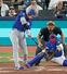 　ブルージェイズ戦の６回、２試合連続本塁打となる３号ソロを放つドジャース・大谷＝トロント（共同）