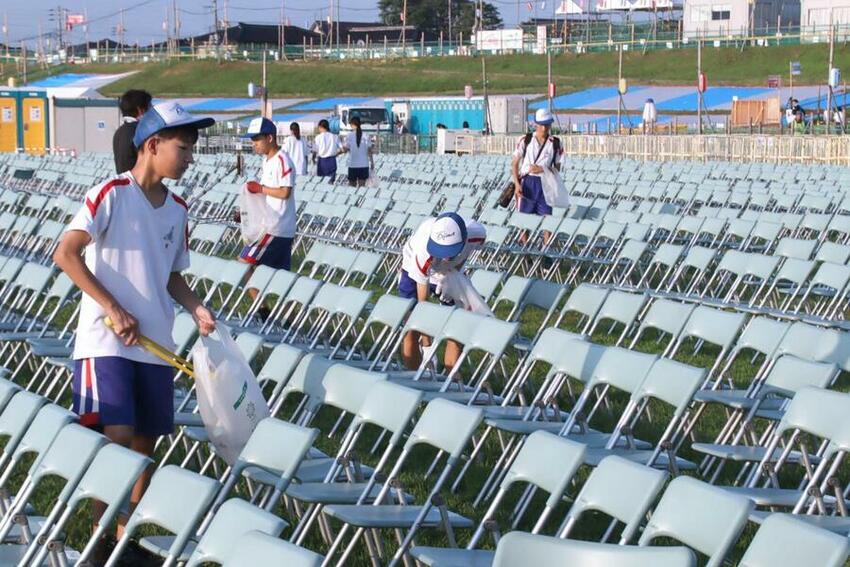 圧巻の長岡花火を見た後は、まちもきれいに♡新潟長岡市で市民や小中学生が早朝から会場を清掃「心も晴れやか♪」
