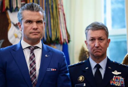 米軍、大規模な再編立案と報道 欧州中東より西半球に力点 | 新潟日報