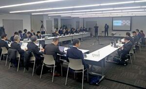 　医療保険制度改革を大筋でまとめた厚労省の社会保障審議会部会＝２５日午前、東京都港区