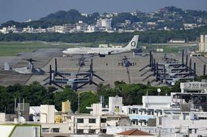 沖縄県宜野湾市の米軍普天間飛行場=2024年8月